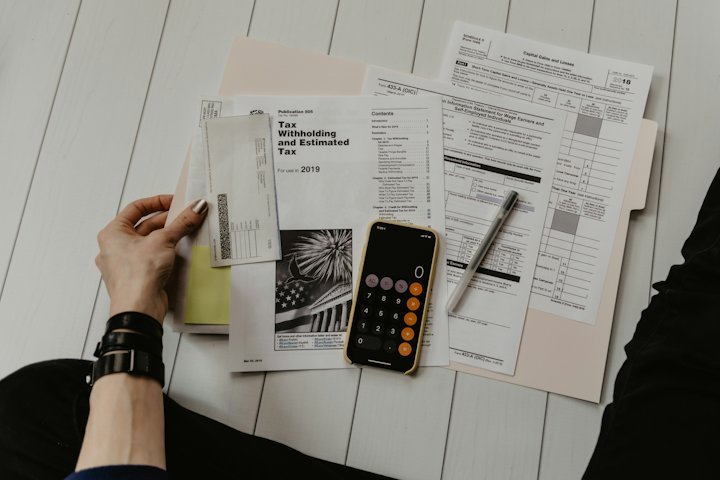 Formularios de impuestos y calculadora